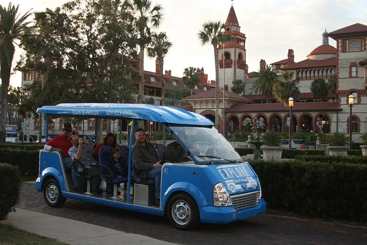 A guided golf cart in the old town, an alternative to St. Augustine carriage tours, Florida