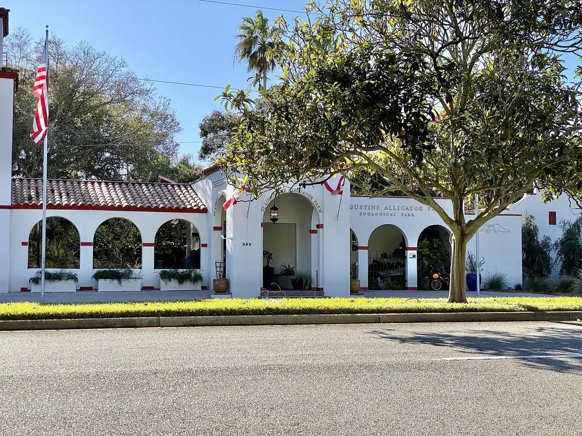The entrance of the St. Augustine Alligator Farm on Anastasia Island, beyond the St. Augustine carriage tours